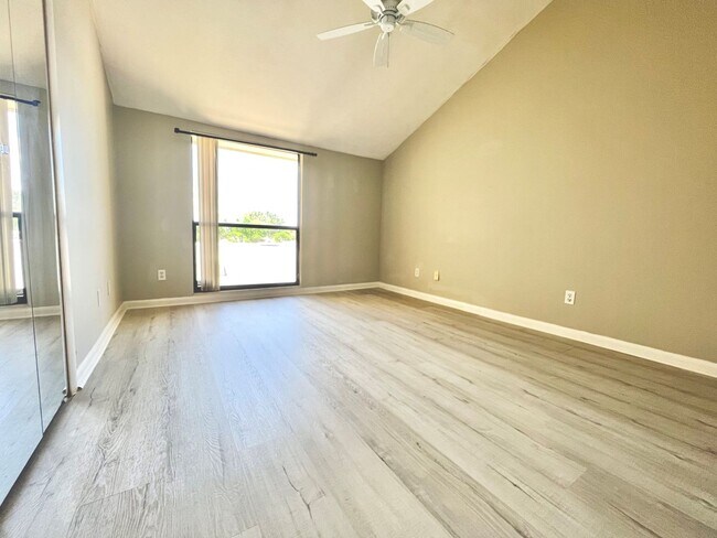 Building Photo - 8805 Lateen Ln