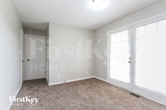 Building Photo - 130 Circle Dr