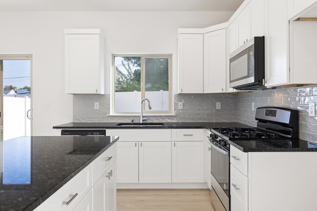 Building Photo - 1162 S Underwood Pl