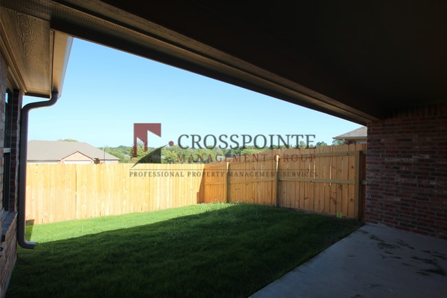 Building Photo - Beautiful 3 Bedroom 2 Bathroom Townhouse in South Tyler!