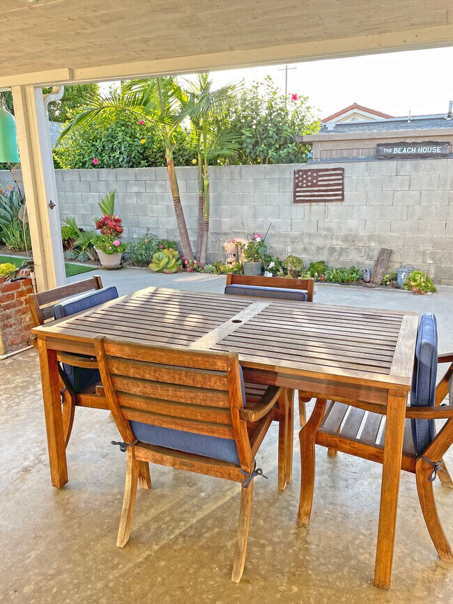 Building Photo - 4720 Emerald St