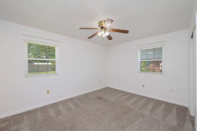 Building Photo - Central 4 bedroom in Niceville!