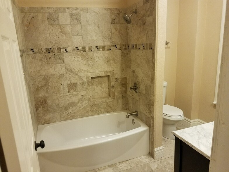 Upstairs bath - 3927 Tejon St