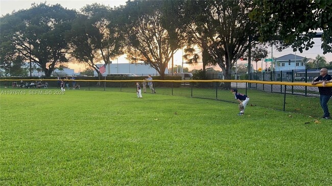 Building Photo - 398 Fanshaw J