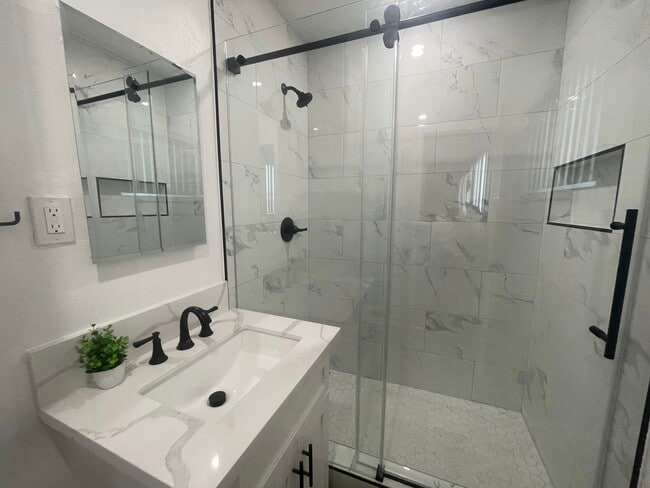 Building Photo - Carlton Park Apartments