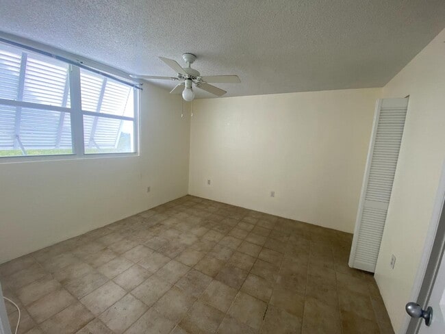 Building Photo - 3655 Seaside Dr