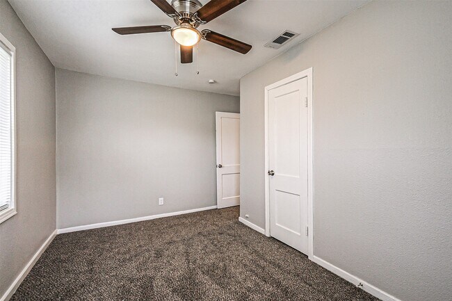 Building Photo - 1539 Pleasantville Dr