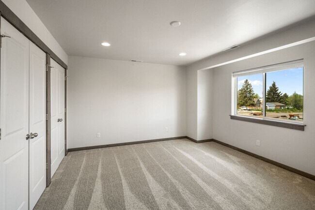 Building Photo - Pet Friendly! Gorgeous 3 Bedroom condo with double stall attached garages with AC.