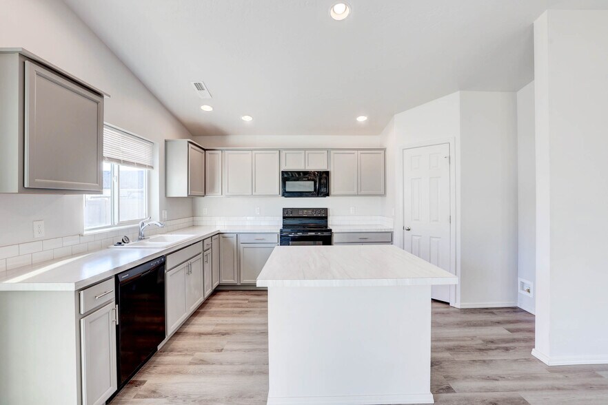 Building Photo - 19570 Nanticoke Ave