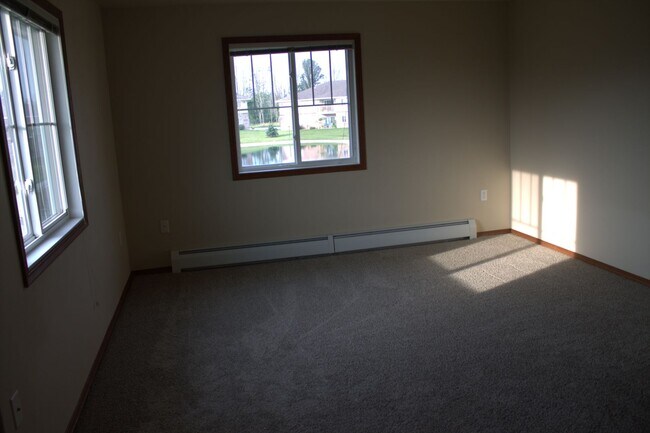 Building Photo - 1 Bed 1 Bath, 975 Sq Ft, 2nd Floor