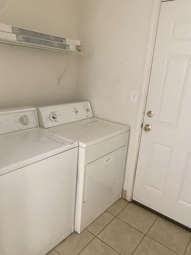 Building Photo - 3328 Lincoln Ave