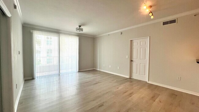 Building Photo - 806 E Windward Way