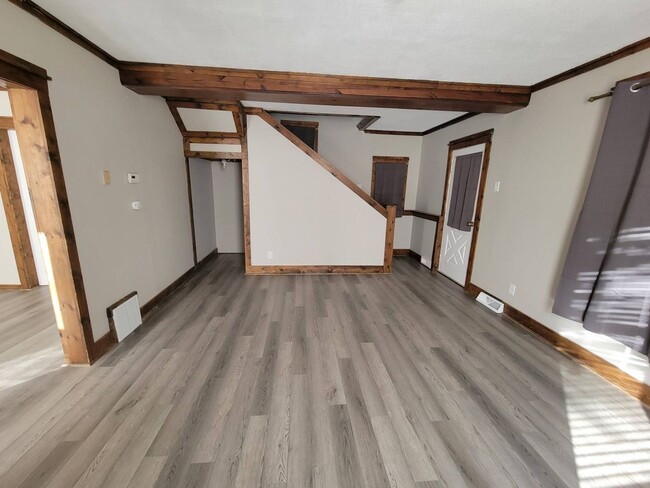 Building Photo - Three Bedroom Home in Battle Creek