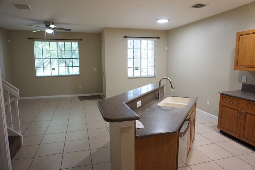 Building Photo - 2030 Nassau Dr