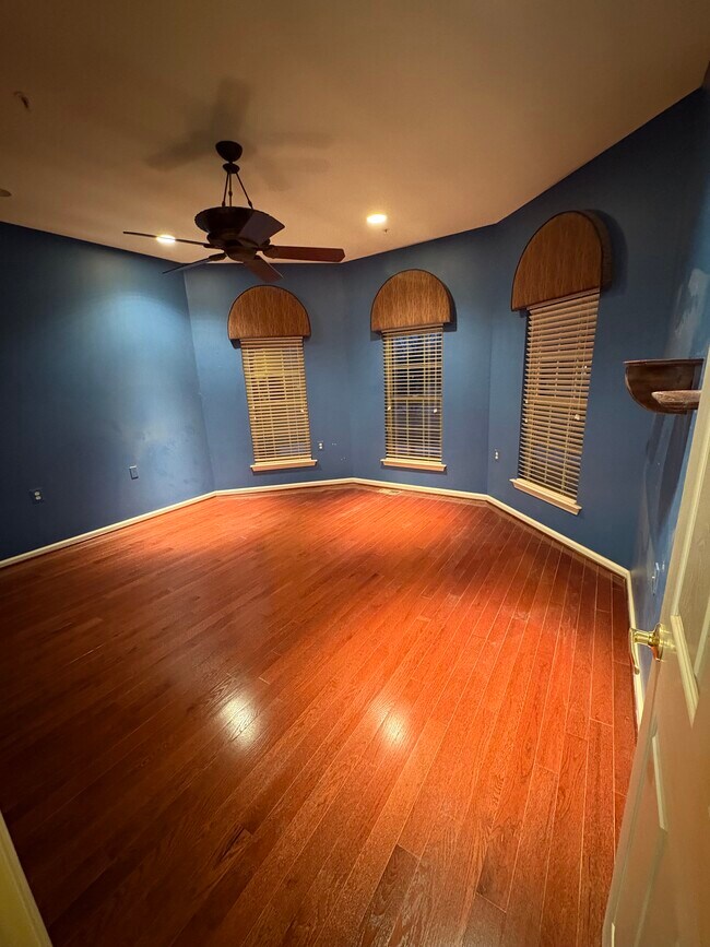 Building Photo - 950 Nathaniel Trail