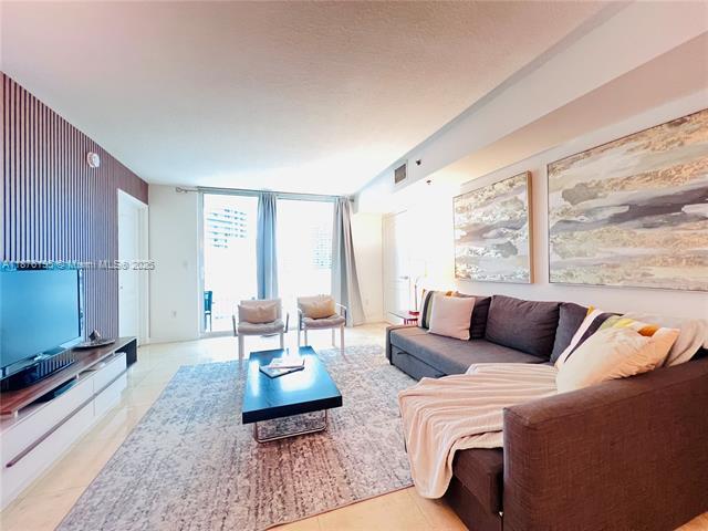 Building Photo - 1200 Brickell Bay Dr