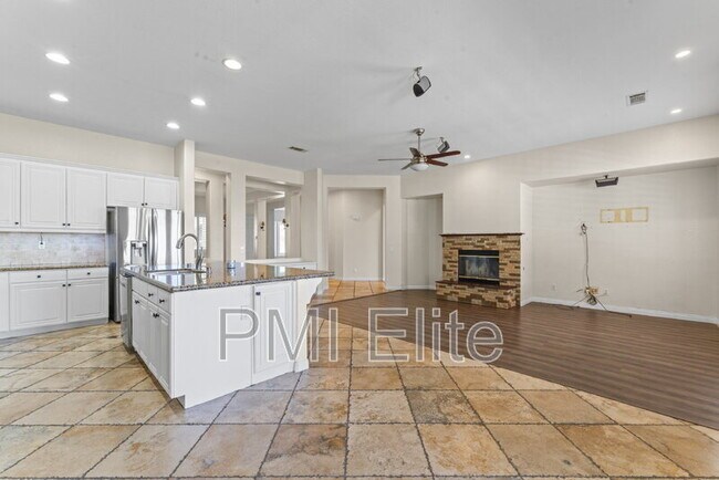 Building Photo - 34677 Desert Rd