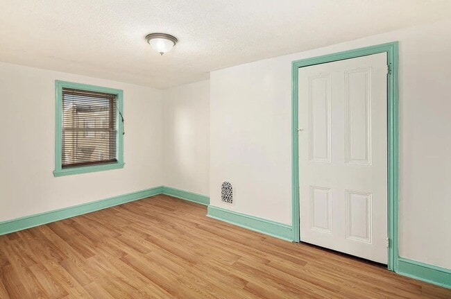 Building Photo - Four Bed Norris Square Home