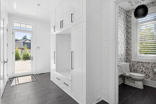 Building Photo - 173 Ferry Rd