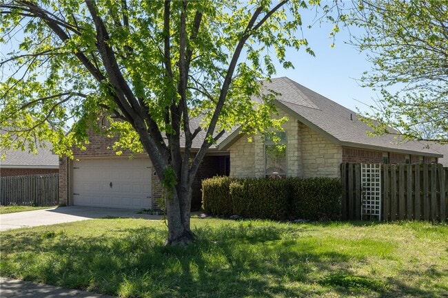 Building Photo - 515 Liem Cir