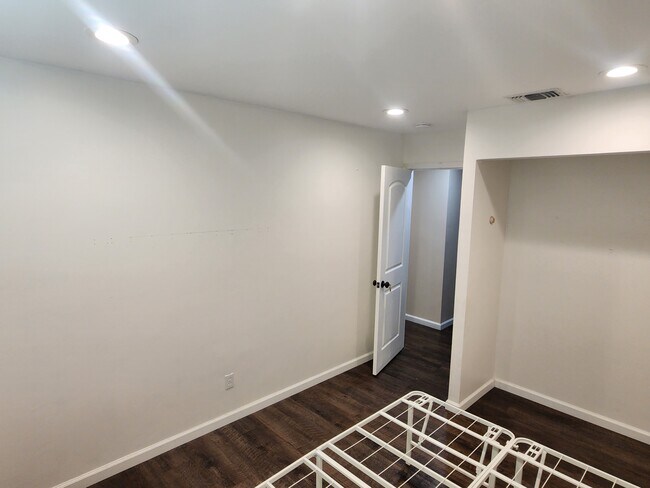 Building Photo - 8956 Salmon Falls Dr