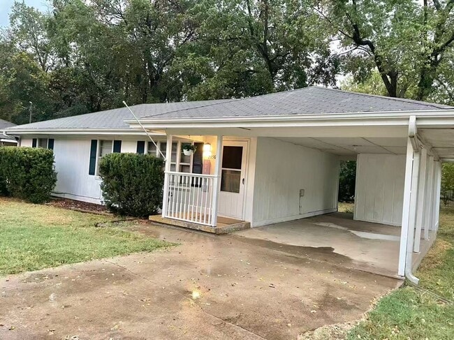 Primary Photo - Cute house north Springfield