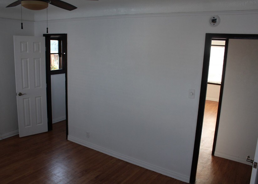 Building Photo - 4256 2nd Ave