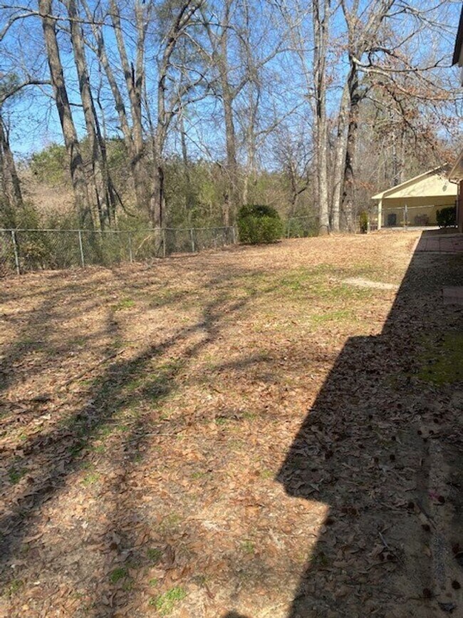 Building Photo - 4712 Lakeview Estates Dr