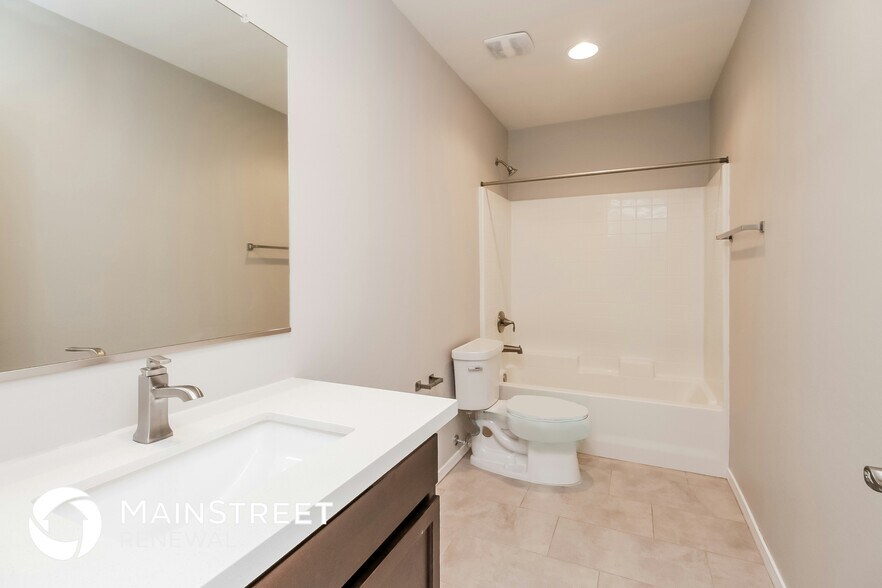 Building Photo - 2000 N 36th St