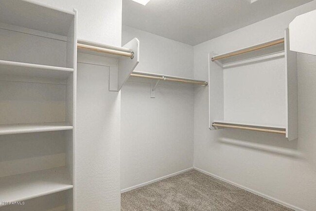 Building Photo - Stunning 3 bedroom plus Den with 2.5 bathrooms. Come, show & rent today!!!  End property!!!  Good...