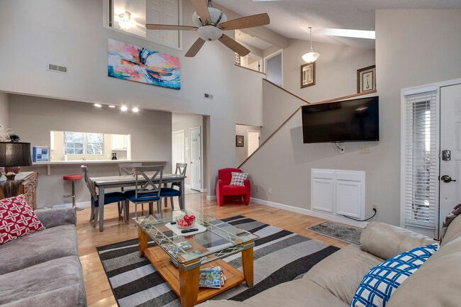 Building Photo - 308 Chota View Pl