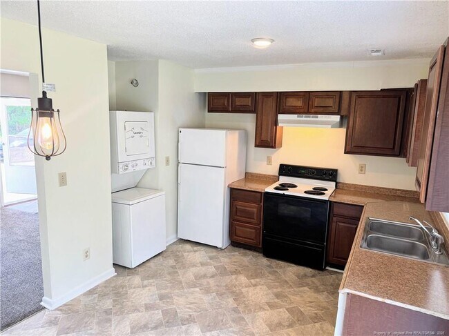 Building Photo - 6633 Abbey Ln