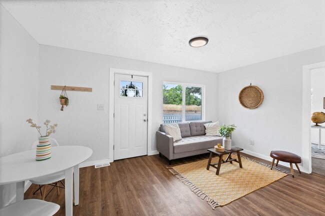 Building Photo - Dishman Area Home with Shop!