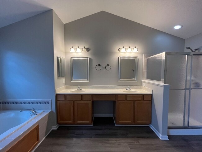 Building Photo - Beautiful Home in Scioto Reserve!
