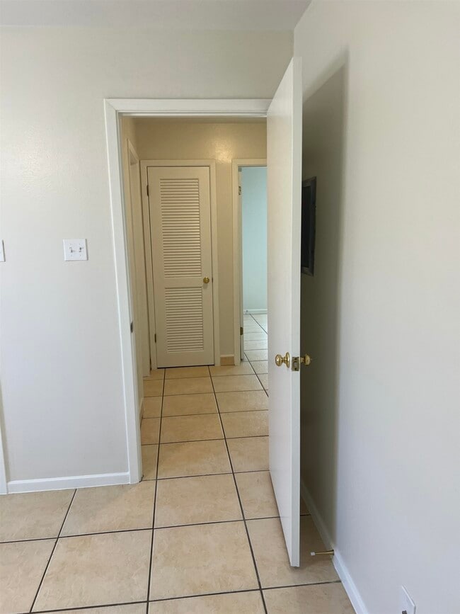 Building Photo - 1515 Quail Creek Rd