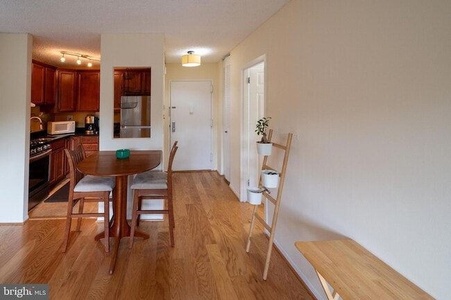 Building Photo - 1225 Martha Custis Dr