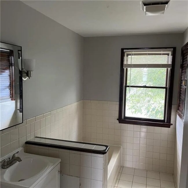 Building Photo - 500 Highland Ave