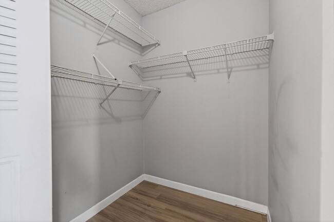 Building Photo - ONE BEDROOM ONE BATHROOM! WATERFRONT COMMU...