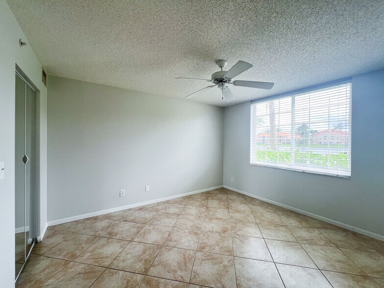 Building Photo - 1265 Wildwood Lakes Blvd