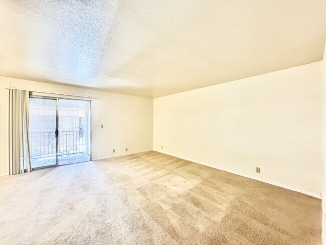 Building Photo - Las Vegas Guard-Gated Condo for Rent | 2 Bedroom Upstairs Unit | River Glen Community