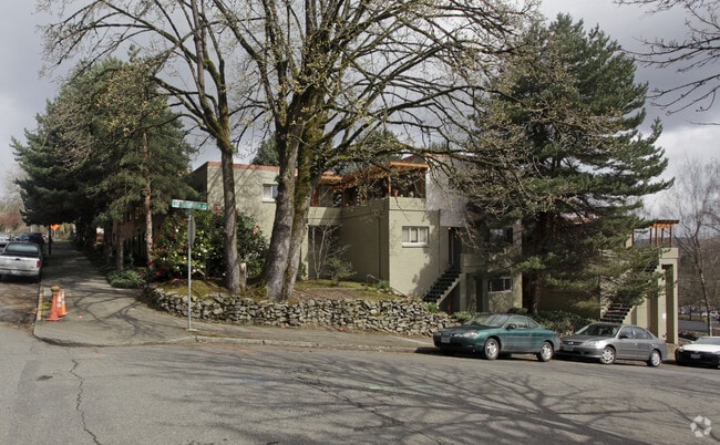Primary Photo - Richardson Court Apartments