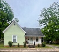 Building Photo - 204 G St