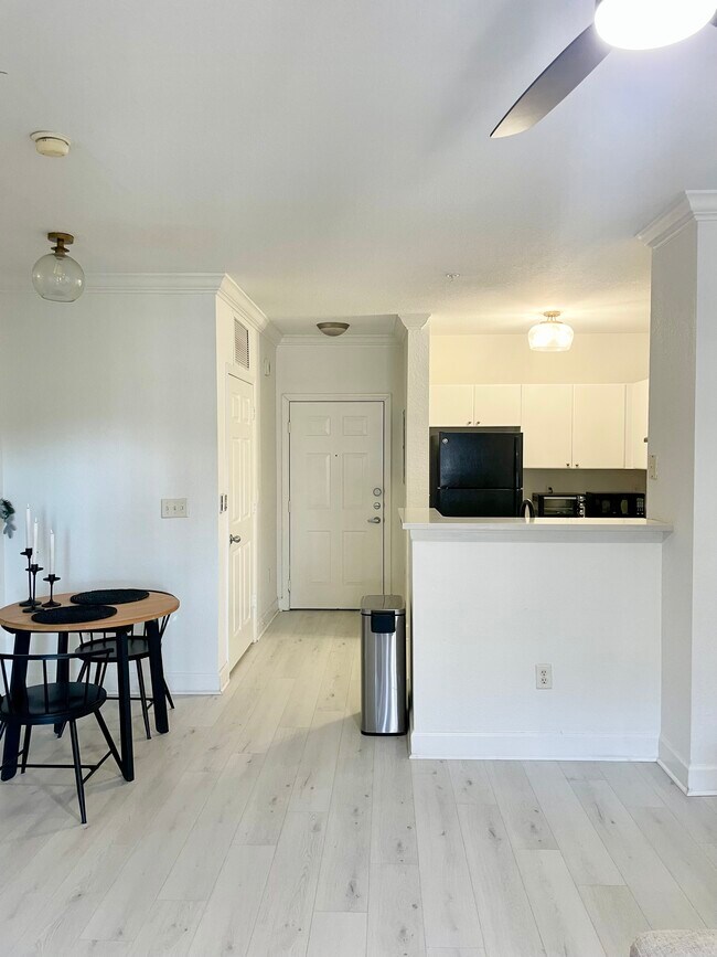 Building Photo - 304 E South St