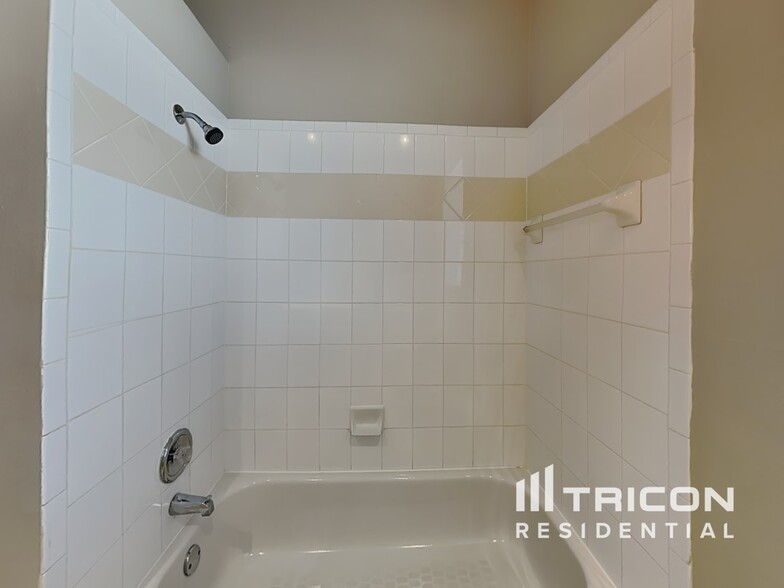 Building Photo - 9208 64th Ct E