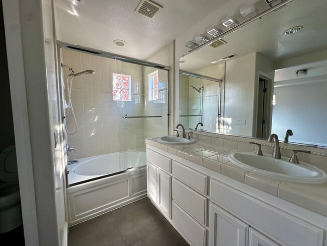 Building Photo - STYLISH SPACES FACING A GREENBELT DETACHED HOME | BLOCKS FROM EVERYTHING