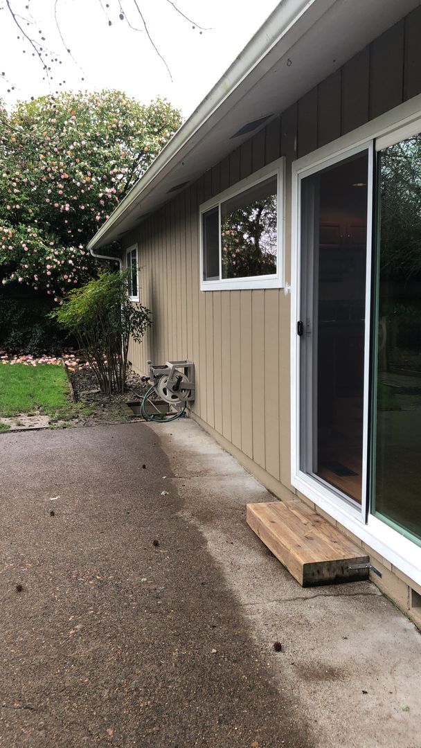 Building Photo - Beautiful Single Level 3/2 Charming NW Corvallis Home
