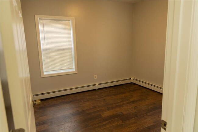 Building Photo - 287 Manton Ave