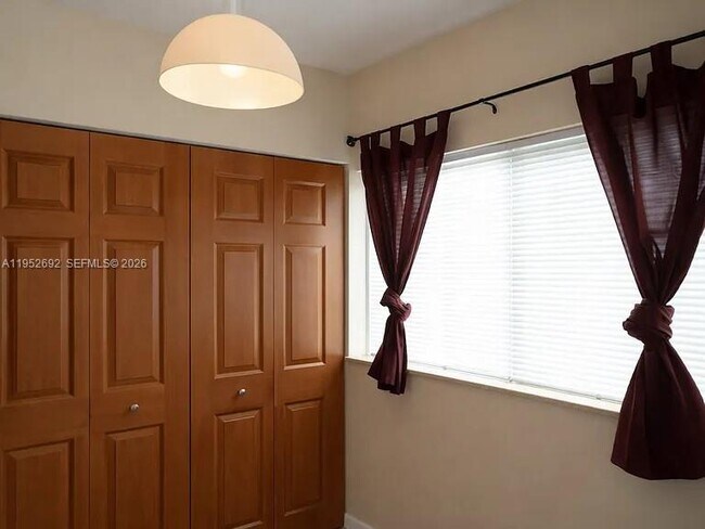 Building Photo - 9457 Palm Cir N