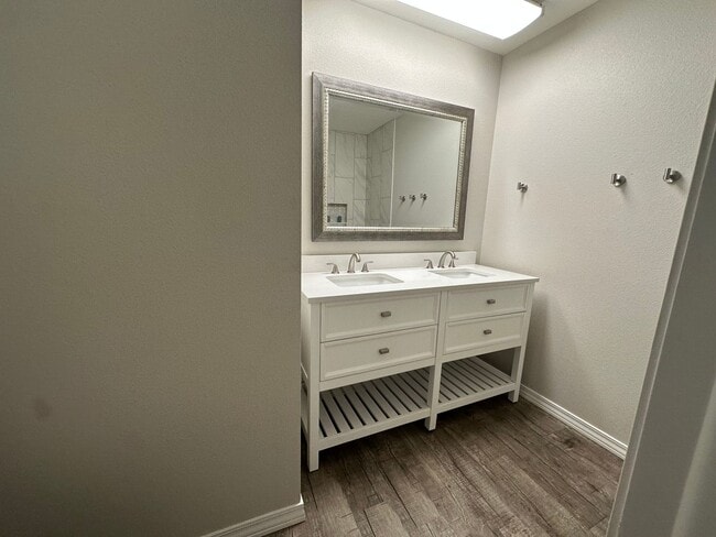 Building Photo - Welcome to this charming 3-bedroom, 2-bath...