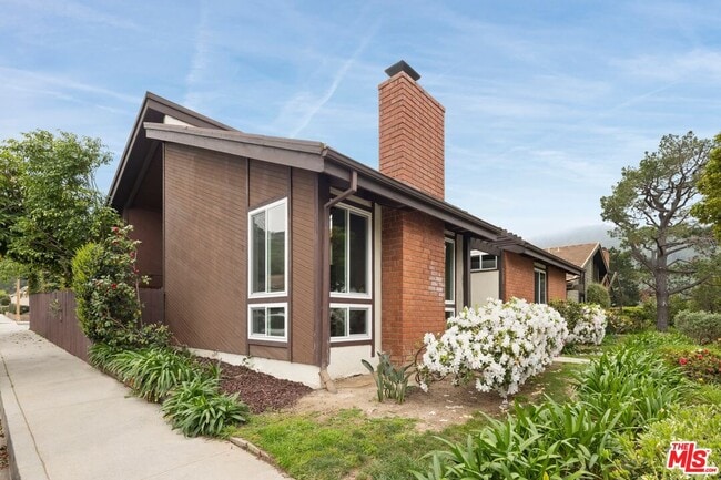 Building Photo - 1329 Avenida de Cortez